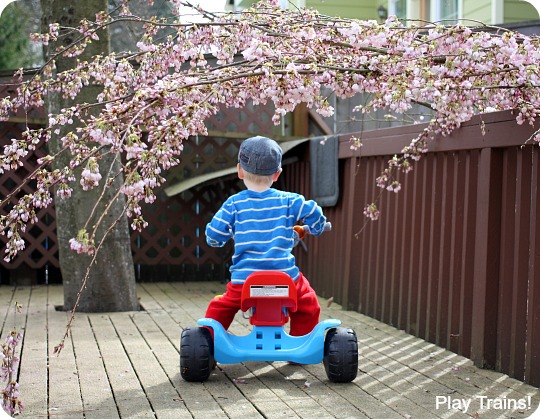 Cherry Blossom Tunnel: Outdoor Spring Activity for Kids from Play Trains! A fun combination of gross motor and sensory play.