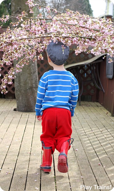 Cherry Blossom Tunnel: Outdoor Spring Activity for Kids from Play Trains! A fun combination of gross motor and sensory play.