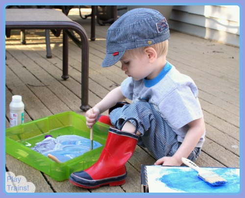 Add excitement and realism to your child's wooden train layouts with this Recycled Cardboard Box Platform for Wooden Trains @ Play Trains!