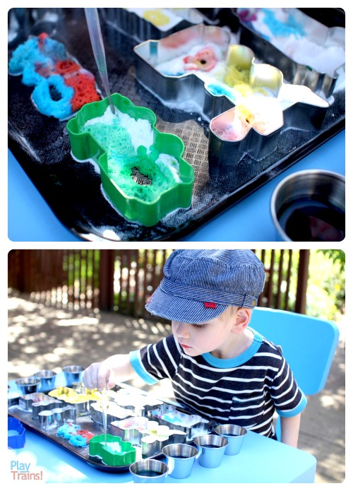 Fizzy Engine: Baking Soda & Vinegar Trains @ Play Trains! Fun summertime science for kids who love trains.