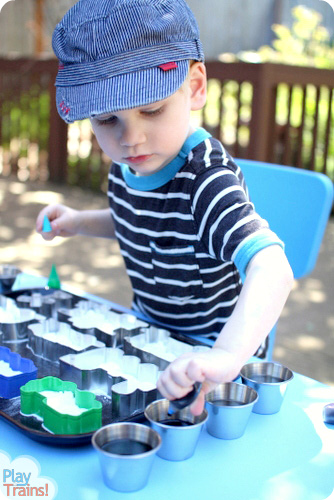 Fizzy Engine: Baking Soda & Vinegar Trains @ Play Trains! Fun summertime science for kids who love trains.