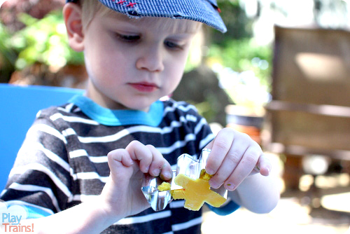 Fizzy Engine: Baking Soda & Vinegar Trains @ Play Trains! Fun summertime science for kids who love trains.