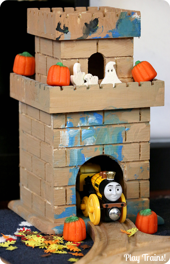 Quick and Easy Halloween Train Layout Ideas from Play Trains!