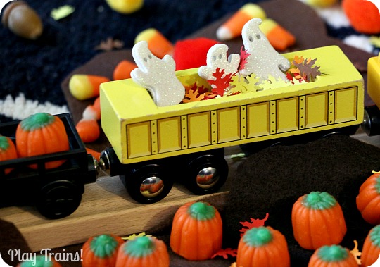 Quick and Easy Halloween Train Layout Ideas from Play Trains!