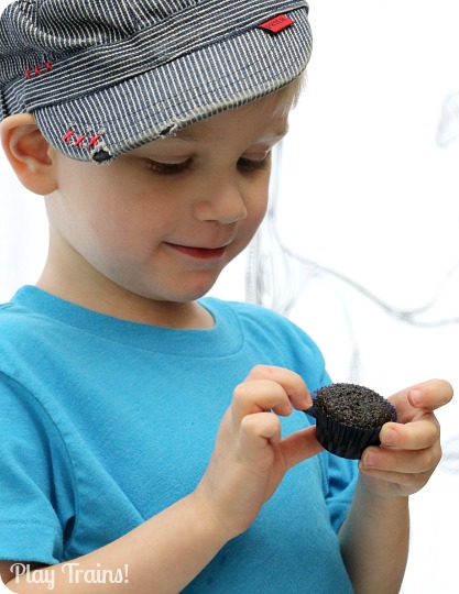 Coal-Black Chocolate Cupcakes for Christmas treats or train birthday parties from Play Trains!