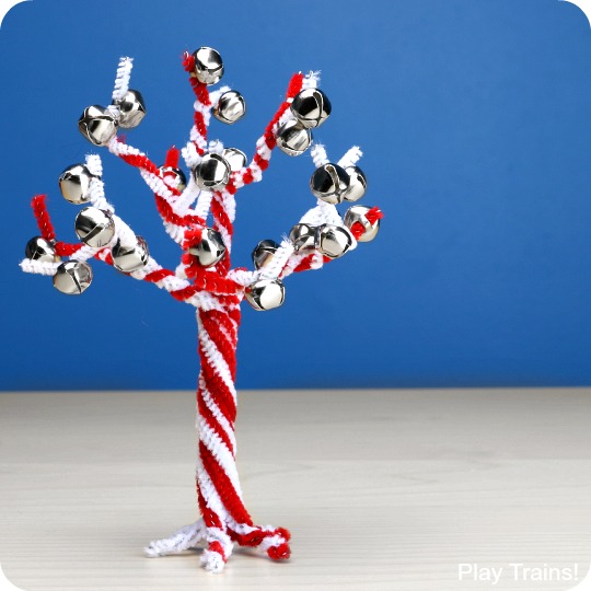 Jingle Bell and Candy Cane Pipe Cleaner Tree Craft from Play Trains!