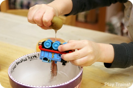 Painting with Trains on Ceramics: tips for beautiful kid-made gifts from Play Trains!