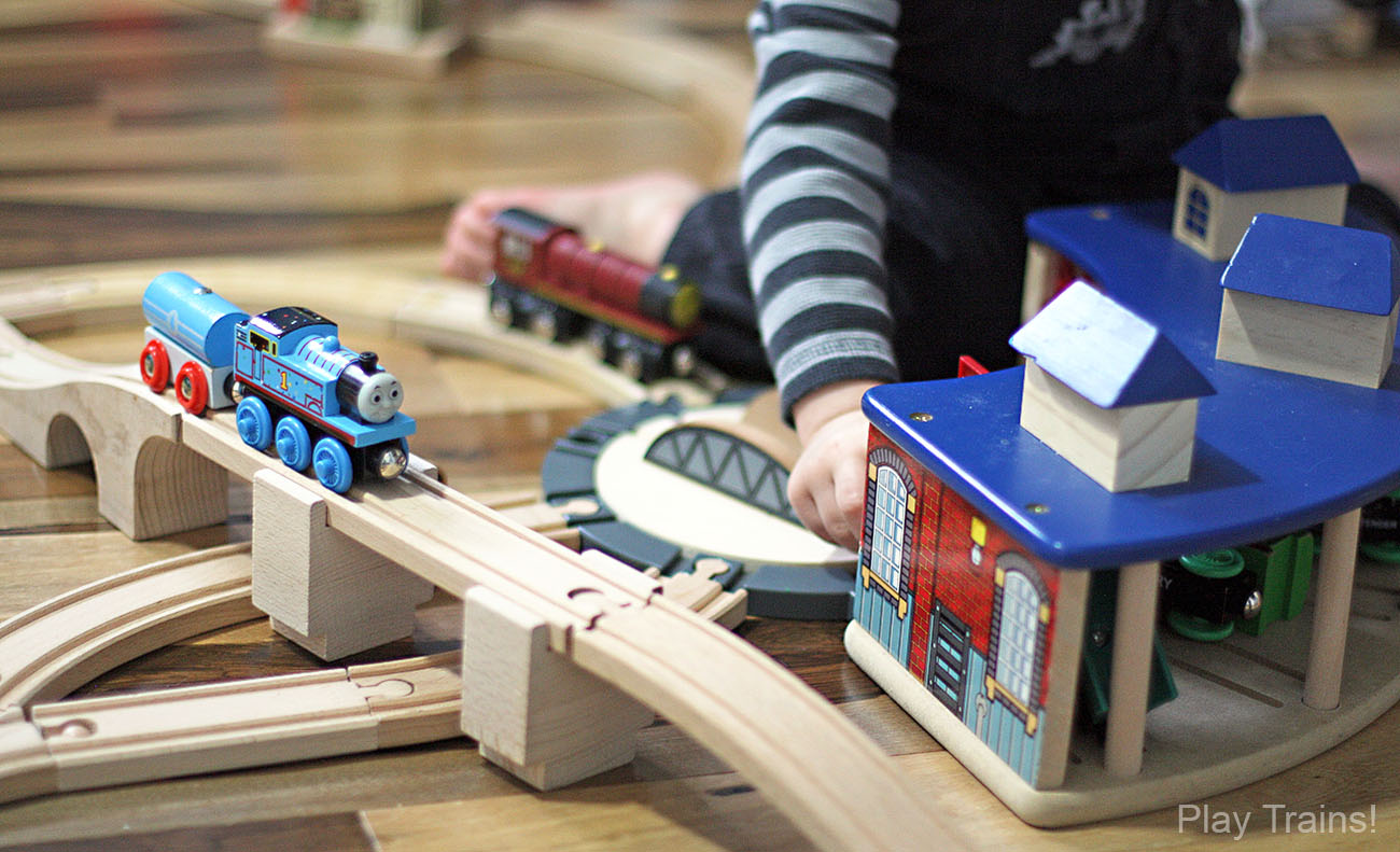 battery powered engine for wooden track